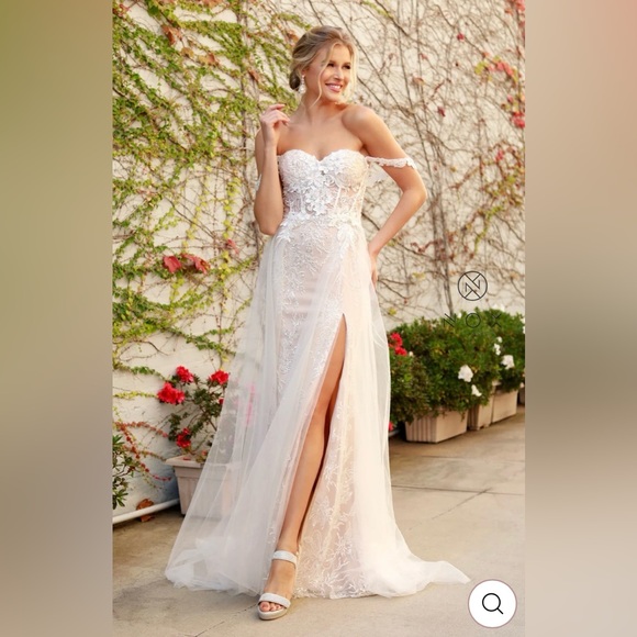 NWT Wedding Dress - Picture 2 of 6